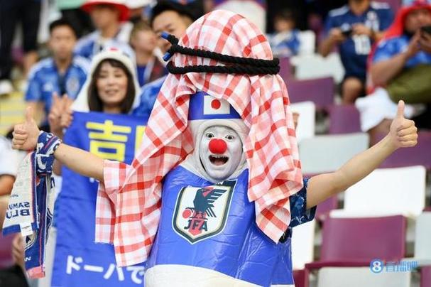 那名装扮奇特的日本球迷又来了