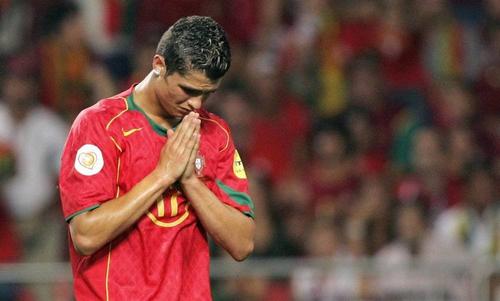 2004年欧洲杯c罗落泪